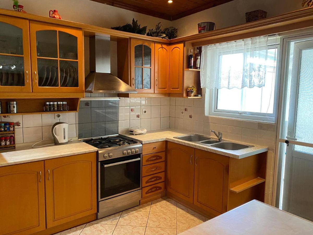 Villa Theo Marathiás Eksteriør billede